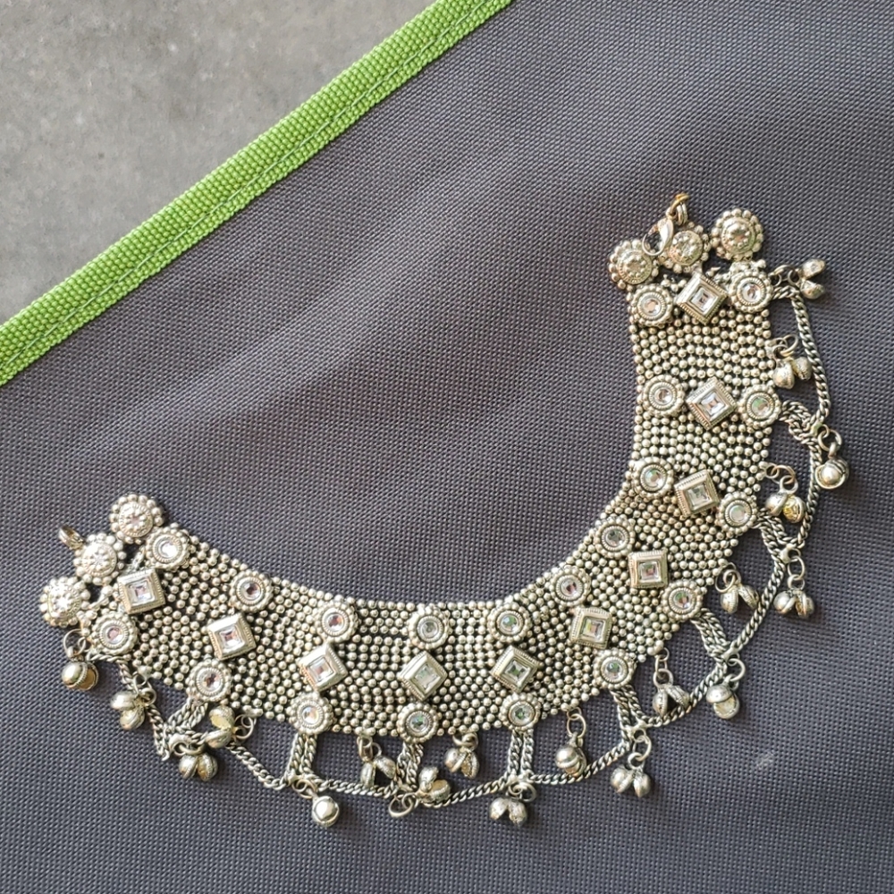 A beautiful anklebracle.  Silver - Picture 3 of 4